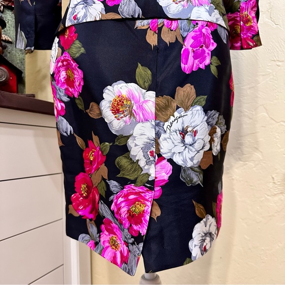 Dolce & Gabbana Silk Floral Skirt and Jacket Suit - Picture 11 of 12
